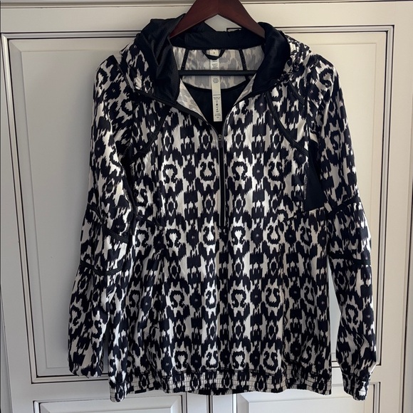 Lululemon Black White Logo 1/2 Zip Hoodie Jacket Lightweight Running Womens 8 - Picture 2 of 15